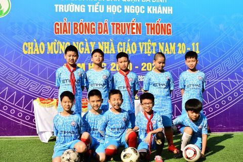 Học sinh khối 4 tham gia giải bóng đá truyền thống trường Tiểu học Ngọc Khánh Năm học 2020 - 2021