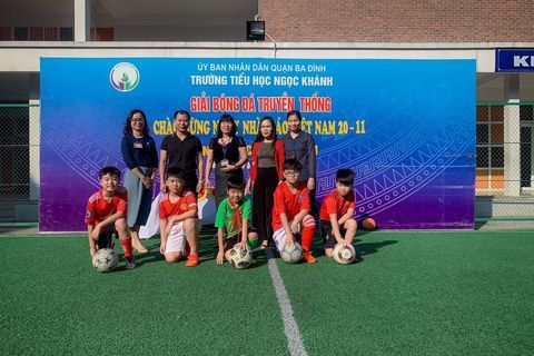 Trường Tiểu học Ngọc Khánh tưng bừng tổ chức giải bóng đá truyền thống