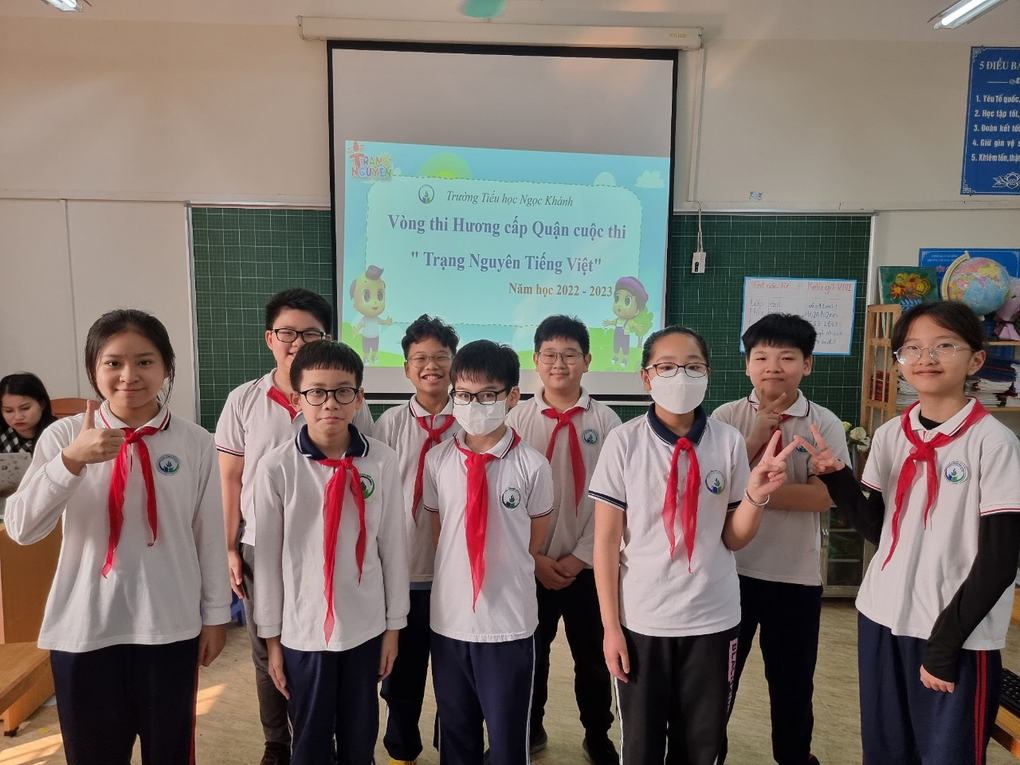 Học sinh 5A9 hào hứng tham dự kì thi hương (cấp quận) Trạng nguyên Tiếng Việt