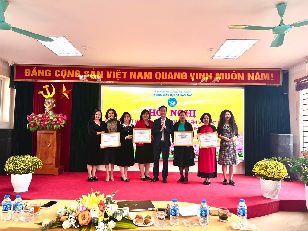 Trường Tiểu học Ngọc Khánh vinh dự được xếp loại xuất sắc trong Hội thi Giáo viên dạy giỏi cấp Tiểu học của quận Ba Đình năm học 2023 – 2024 và thành tích rực rỡ của 3 cô giáo tham gia Hội thi