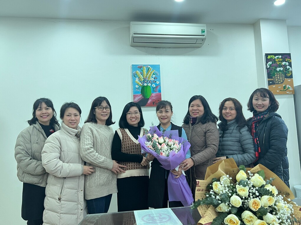 Trường Tiểu học Ngọc Khánh chúc mừng cô giáo Nguyễn Minh Châm đi thi giáo viên dạy giỏi cấp Thành phố 2023-2024
