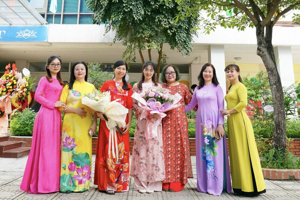 Giáo viên Khối 3 trường Tiểu học Ngọc Khánh hưởng ứng “Tuần lễ áo dài 2024”