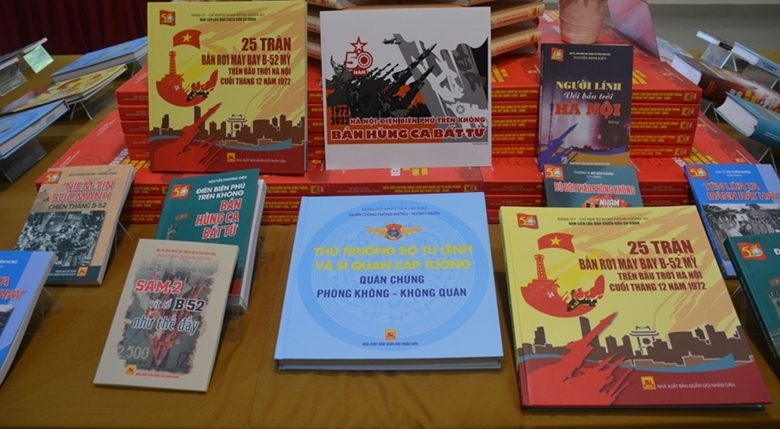 Giới thiệu sách tháng 4 - Bộ sách về Chiến thắng “Hà Nội - Điện Biên Phủ trên không”