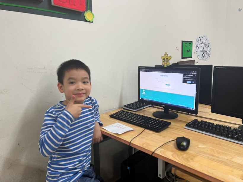 A child sitting at a desk with a computer and a mouse

Description automatically generated