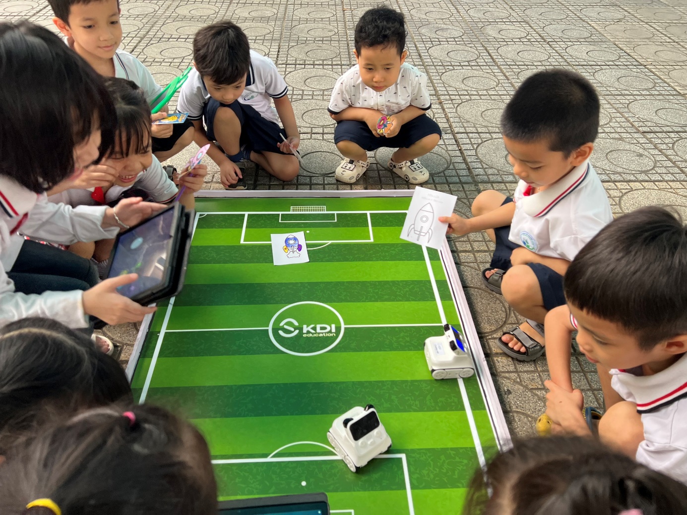 A group of children playing a game

Description automatically generated